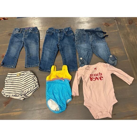 LITTLE GIRLS CLOTHING BUNDLE 12 MONTHS - Picture 1 of 3